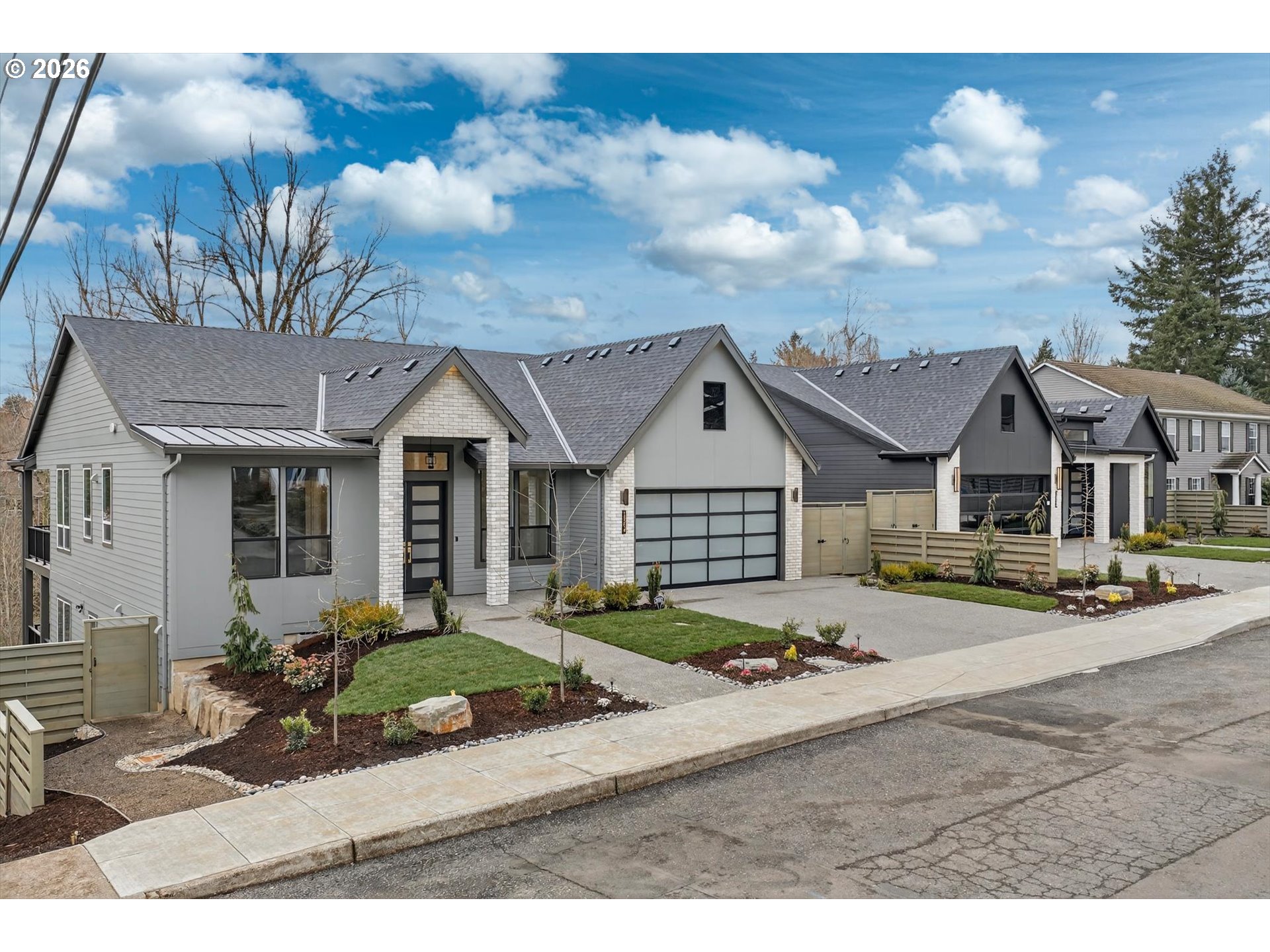 1864 SW Dickinson LN