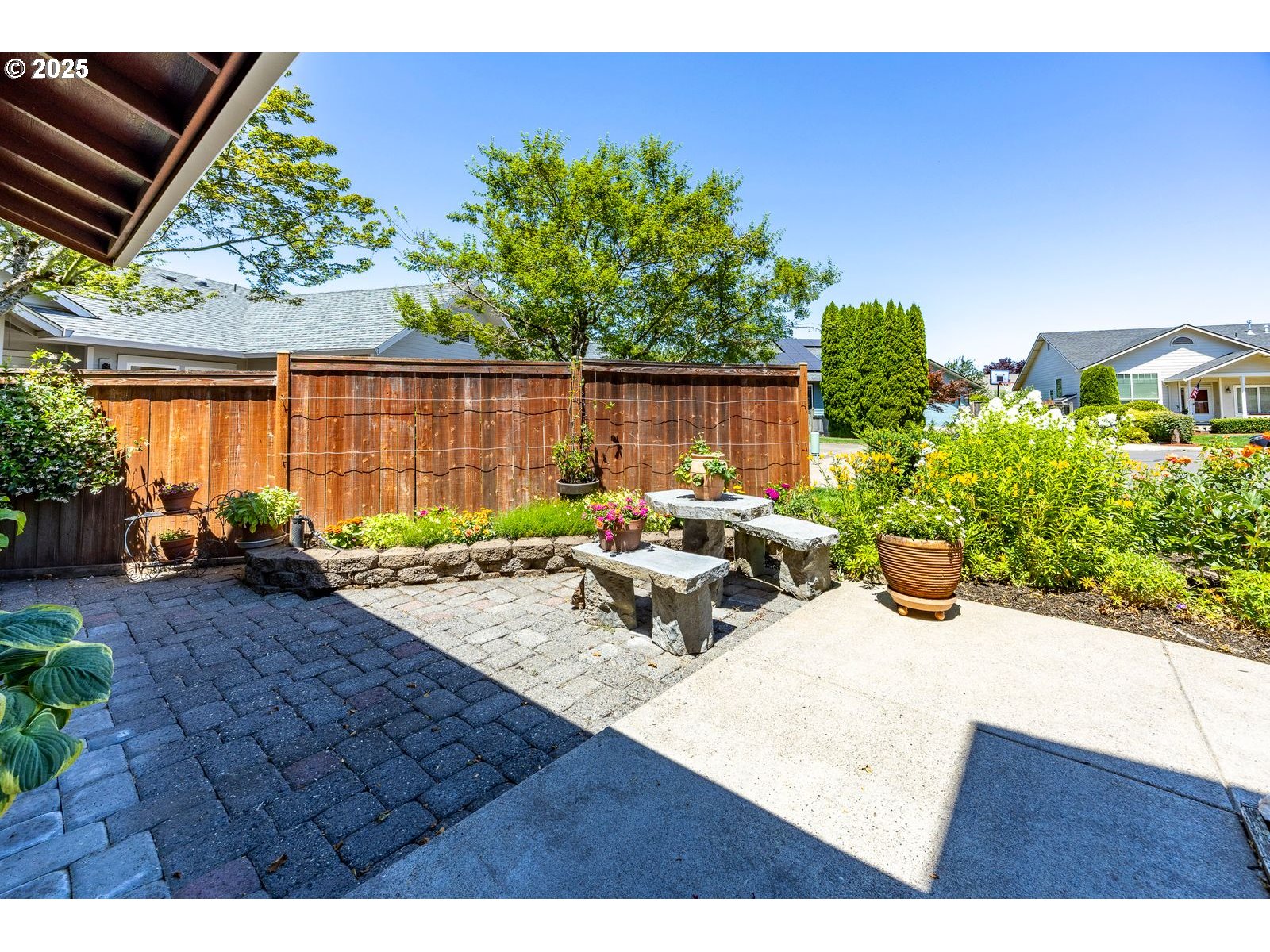 4176 LANCASTER DR