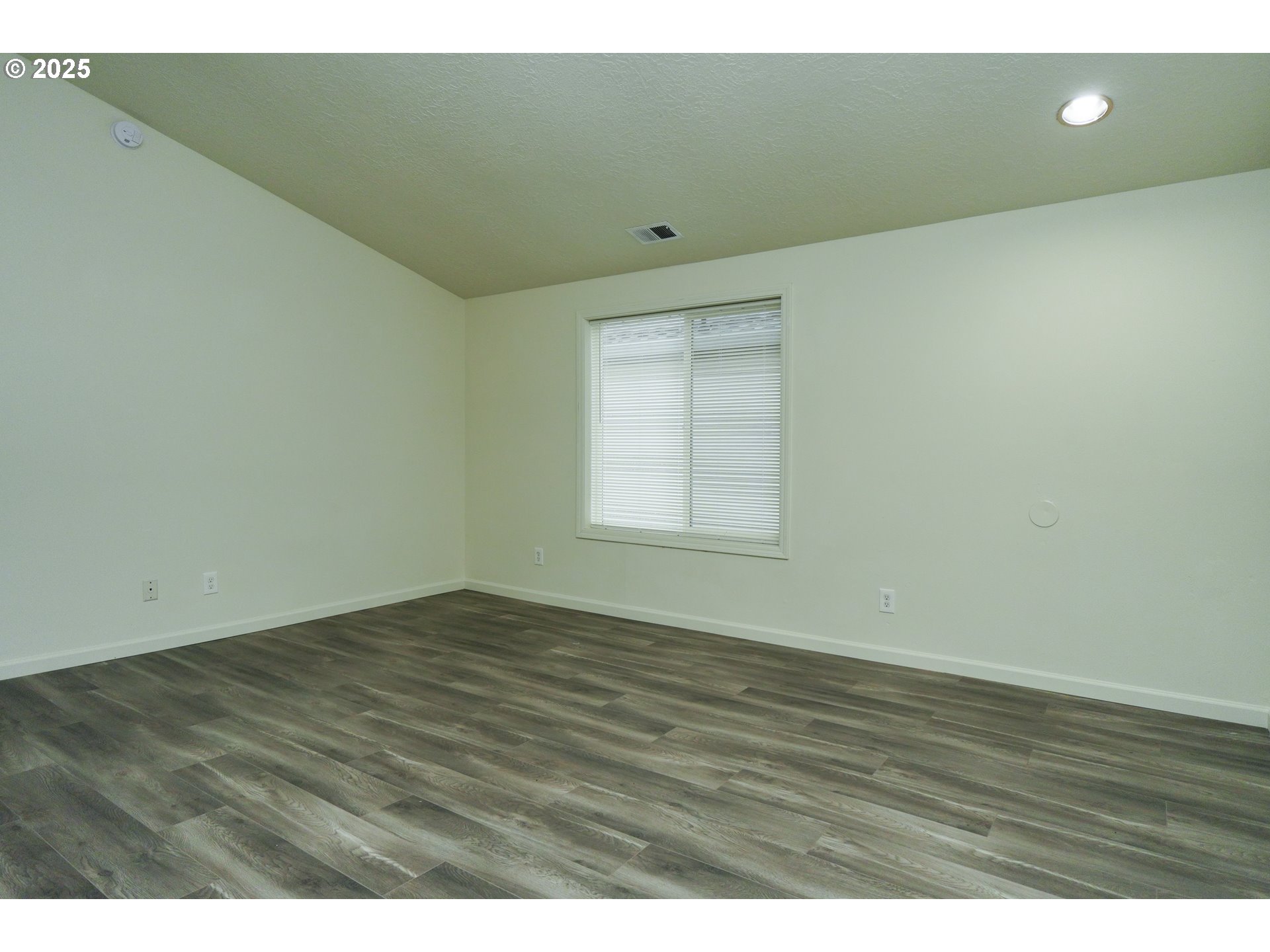 8224 SE WASHINGTON ST