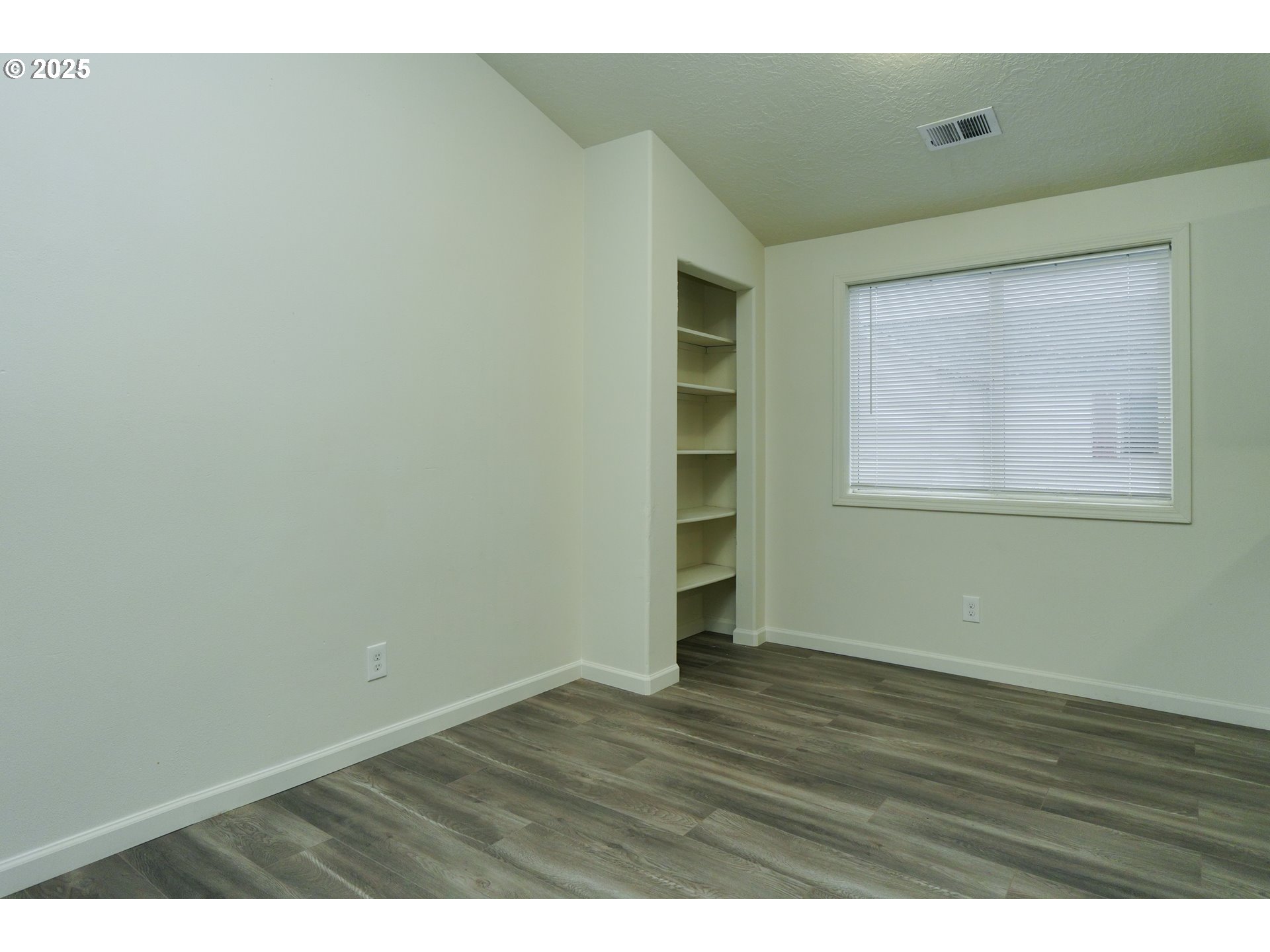 8224 SE WASHINGTON ST