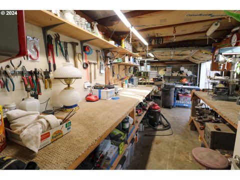 A home in Coos Bay