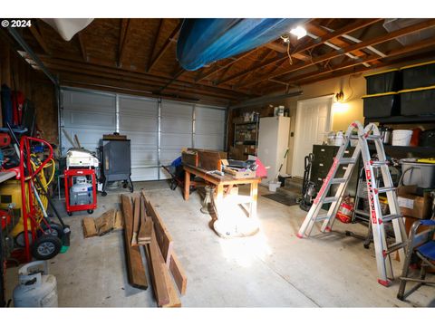 A home in Coos Bay