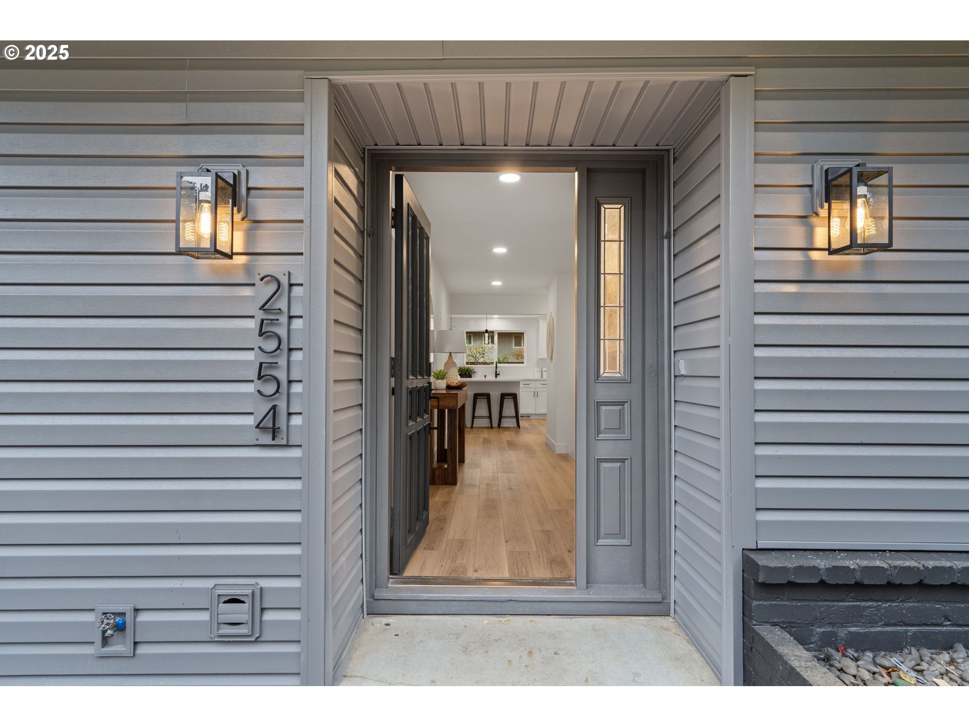 2554 SE BUTTERCUP CT