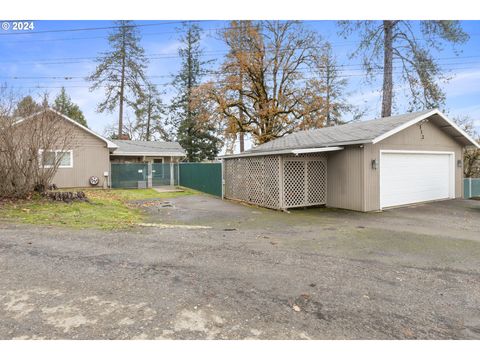 A home in Sutherlin