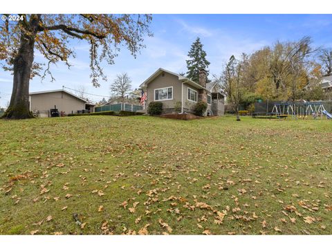 A home in Sutherlin