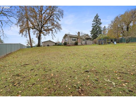 A home in Sutherlin