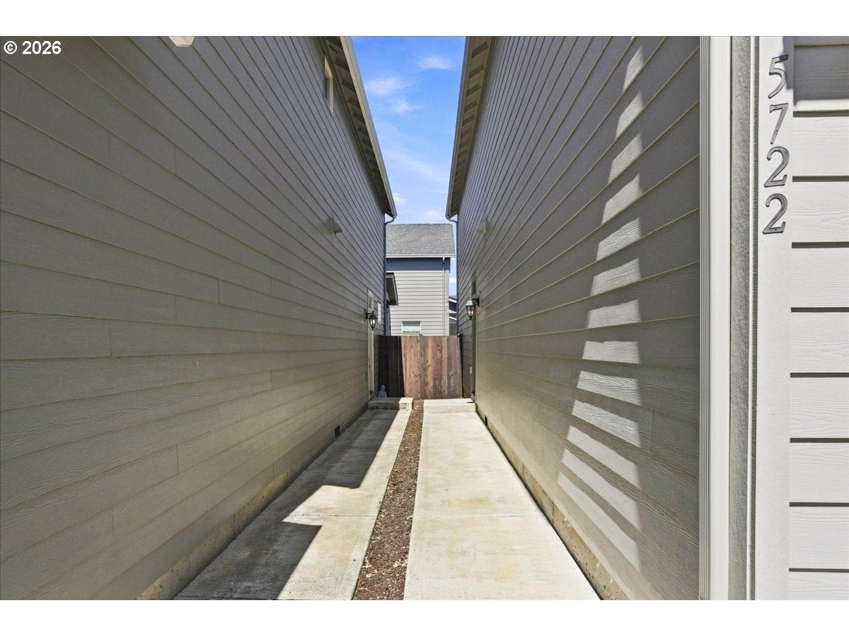 5722 NE 59TH CIR