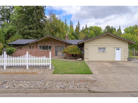 Photo of 1749 NE Orchard Ave, McMinnville, OR 97128 (MLS # 339553103)