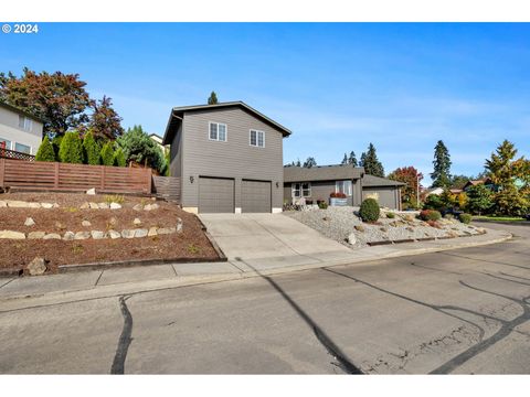 A home in La Center