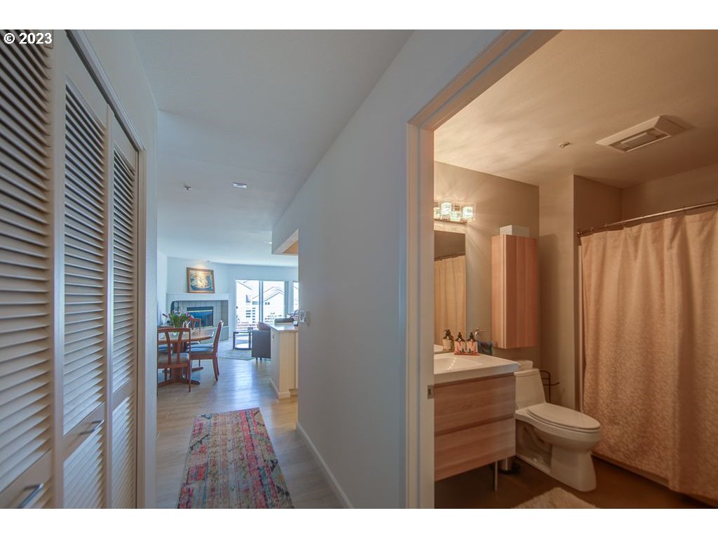 179 N HAYDEN BAY DR