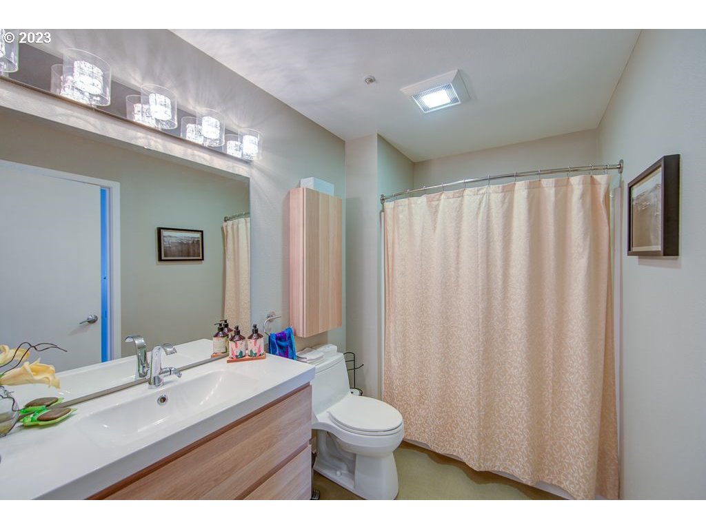 179 N HAYDEN BAY DR