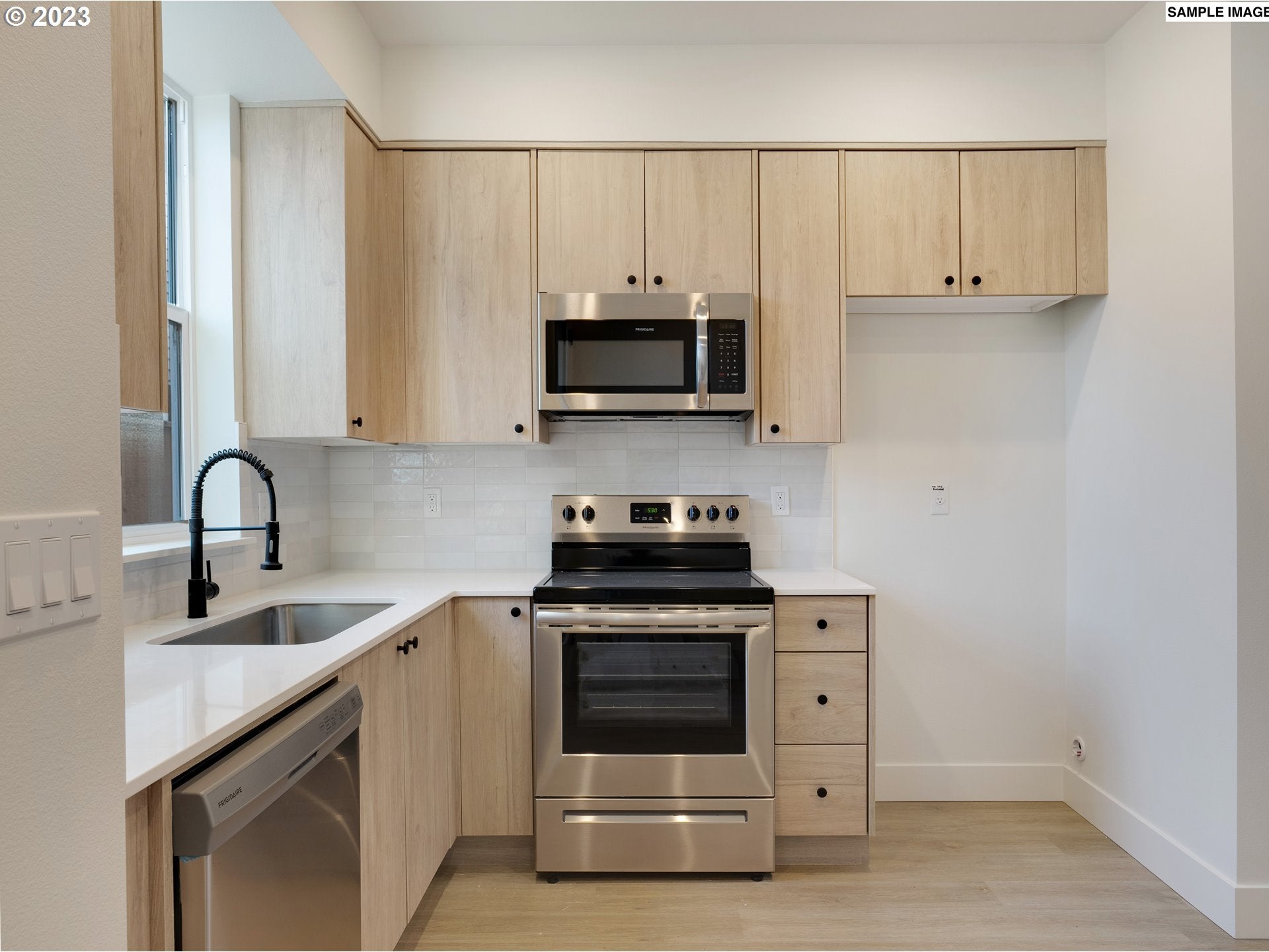 2325 N Lombard ST 3