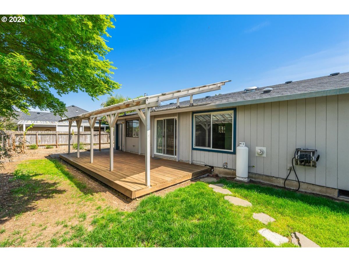 Molalla, Oregon 97038, United States, 2 Bedrooms Bedrooms, ,1 BathroomBathrooms,Residential,Pending,111212