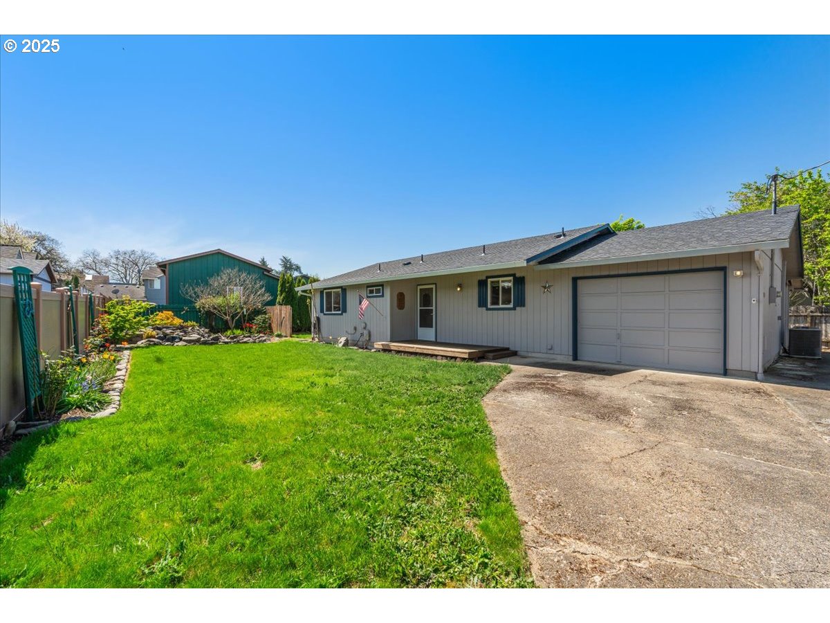 Molalla, Oregon 97038, United States, 2 Bedrooms Bedrooms, ,1 BathroomBathrooms,Residential,Pending,111212