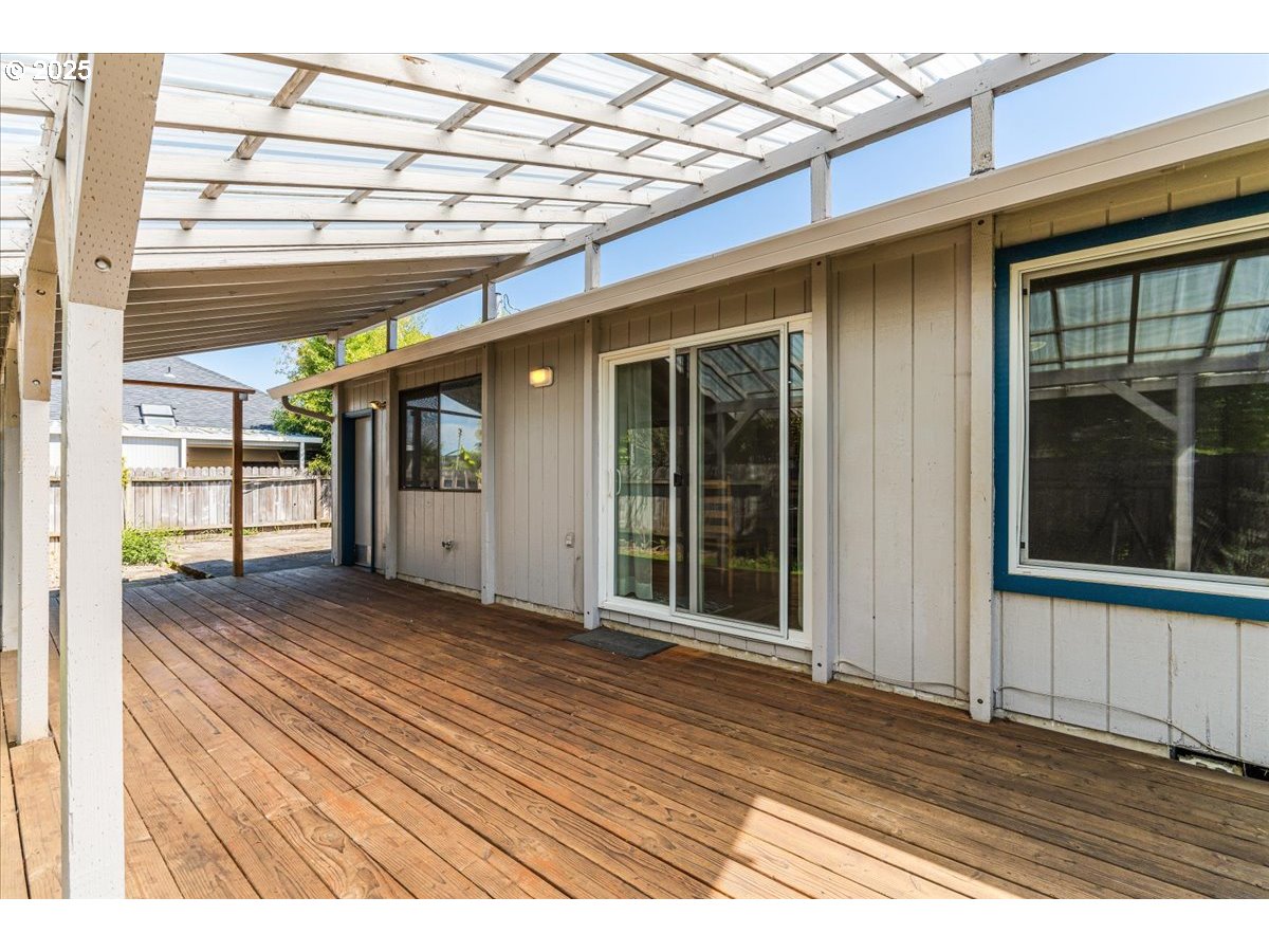 Molalla, Oregon 97038, United States, 2 Bedrooms Bedrooms, ,1 BathroomBathrooms,Residential,Pending,111212