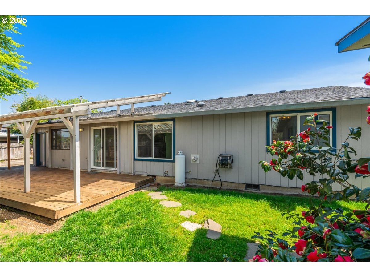 Molalla, Oregon 97038, United States, 2 Bedrooms Bedrooms, ,1 BathroomBathrooms,Residential,Pending,111212