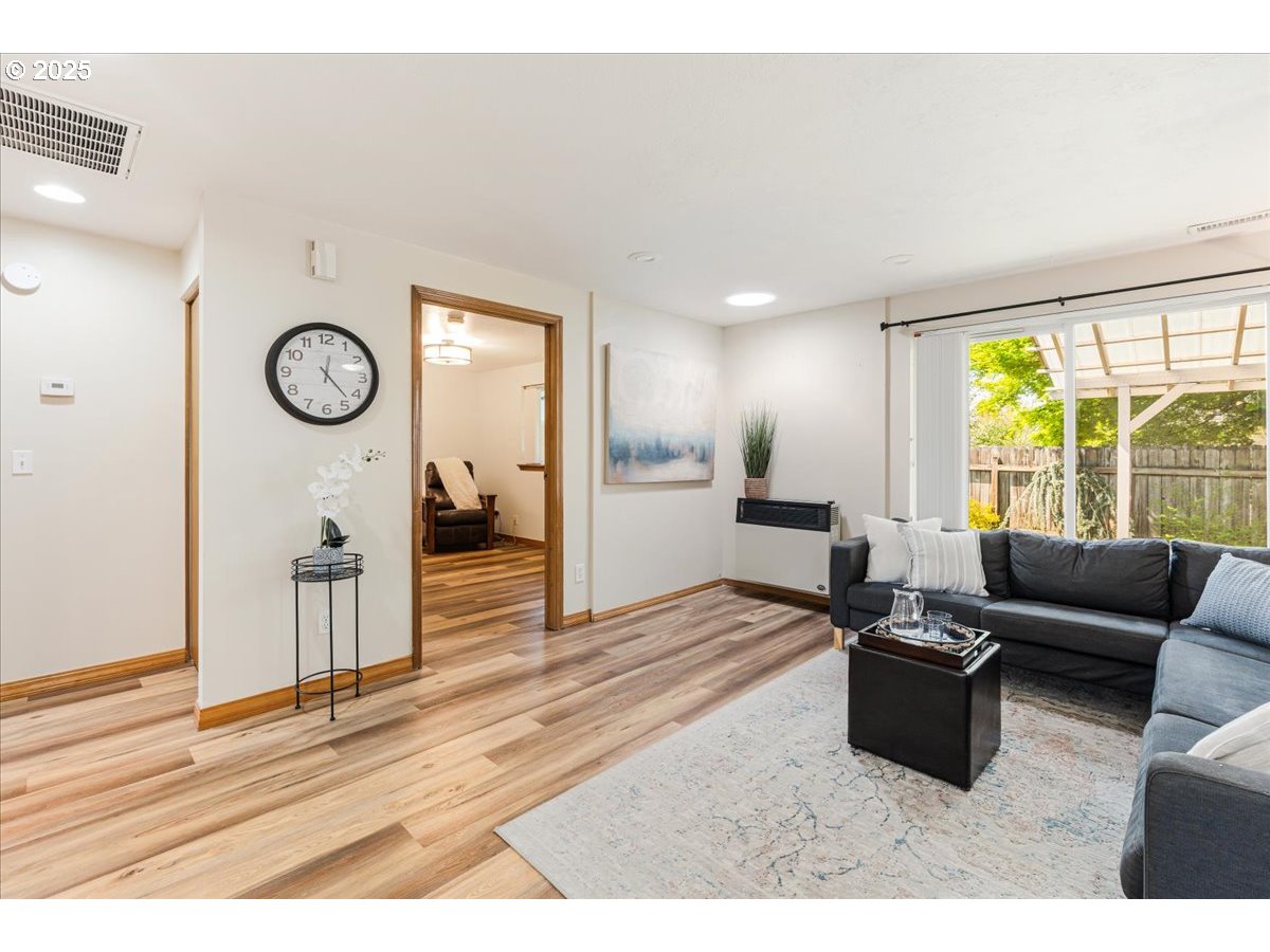 Molalla, Oregon 97038, United States, 2 Bedrooms Bedrooms, ,1 BathroomBathrooms,Residential,Pending,111212