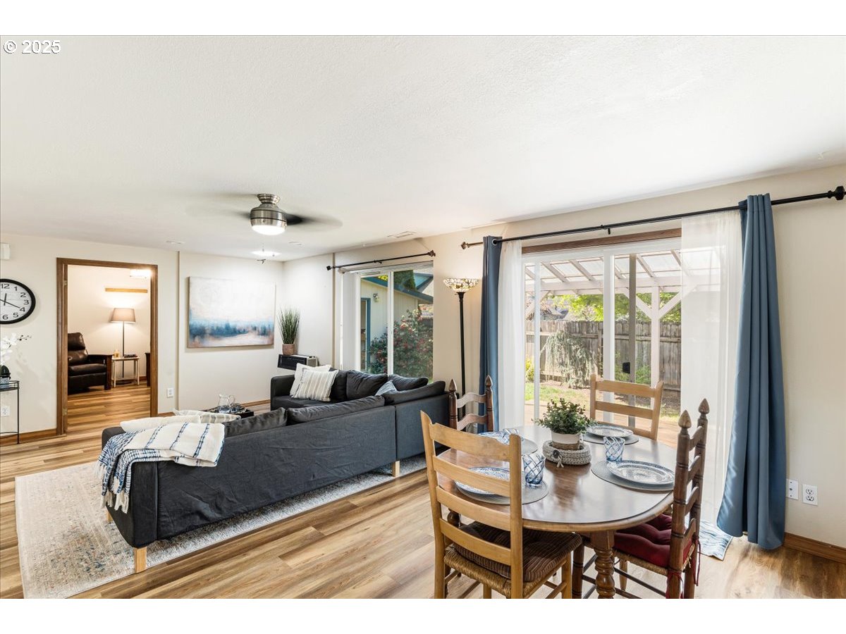 Molalla, Oregon 97038, United States, 2 Bedrooms Bedrooms, ,1 BathroomBathrooms,Residential,Pending,111212