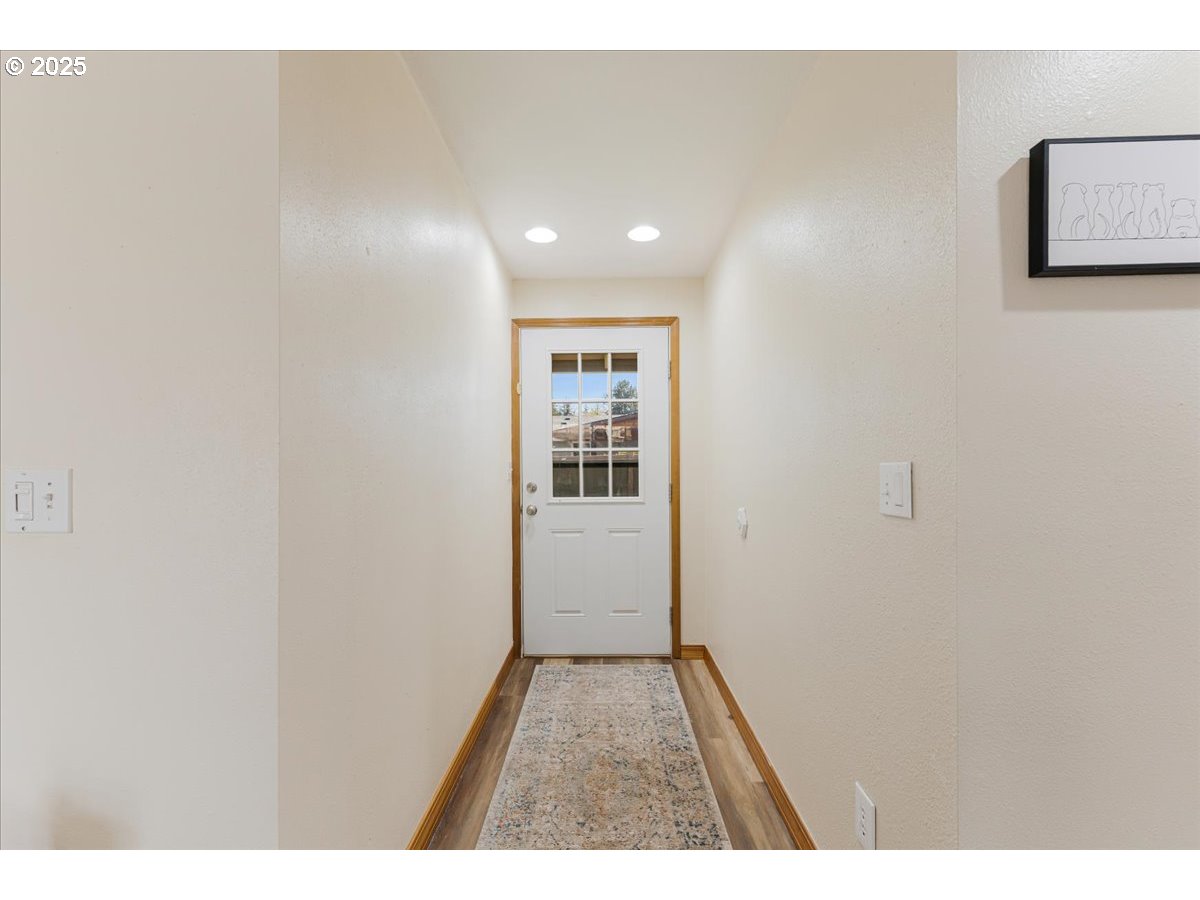 Molalla, Oregon 97038, United States, 2 Bedrooms Bedrooms, ,1 BathroomBathrooms,Residential,Pending,111212