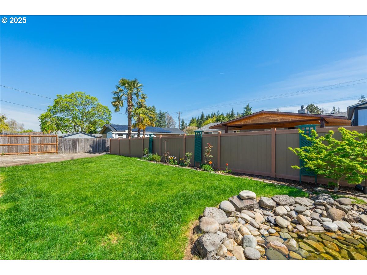 Molalla, Oregon 97038, United States, 2 Bedrooms Bedrooms, ,1 BathroomBathrooms,Residential,Pending,111212