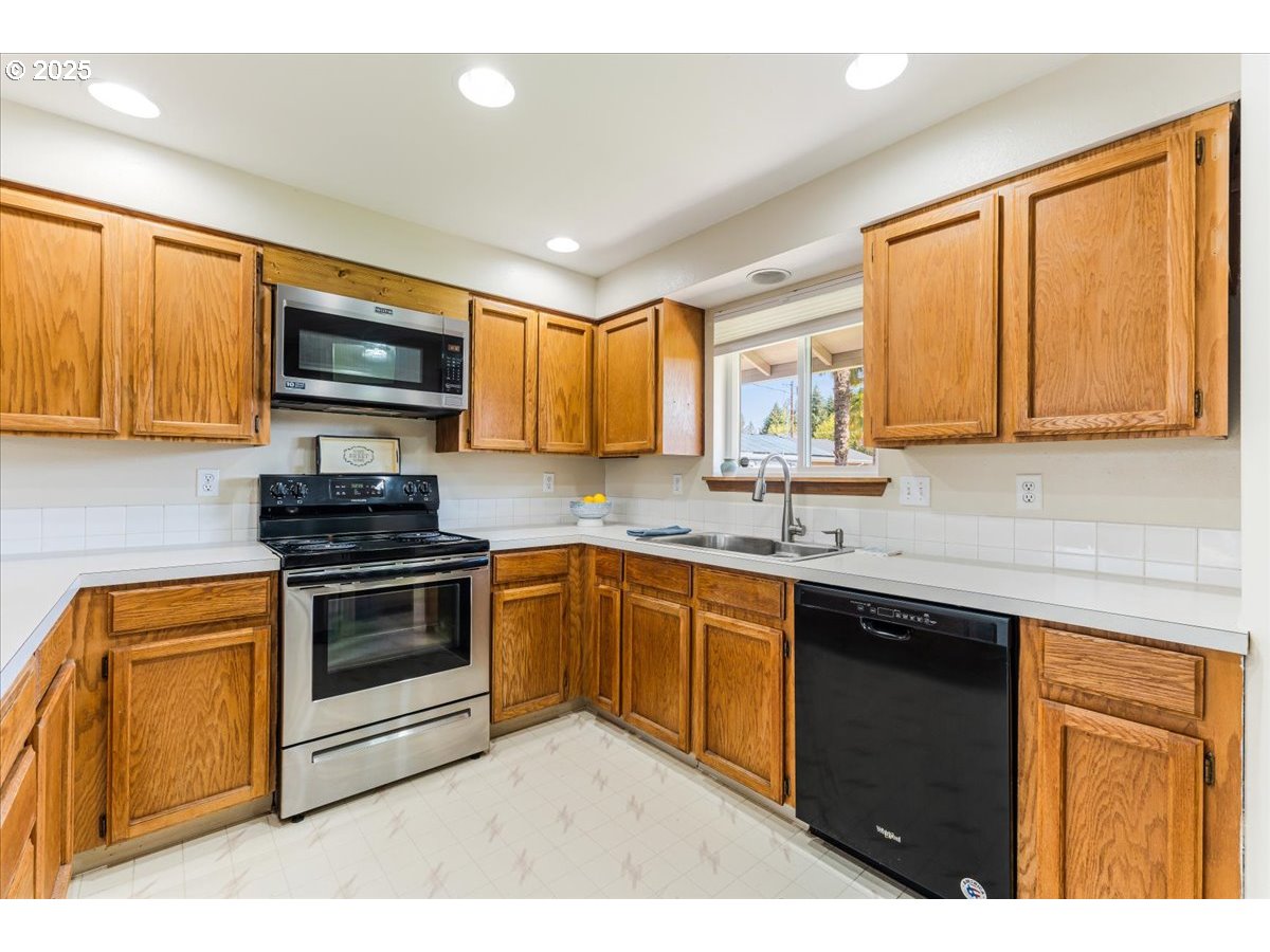 Molalla, Oregon 97038, United States, 2 Bedrooms Bedrooms, ,1 BathroomBathrooms,Residential,Pending,111212