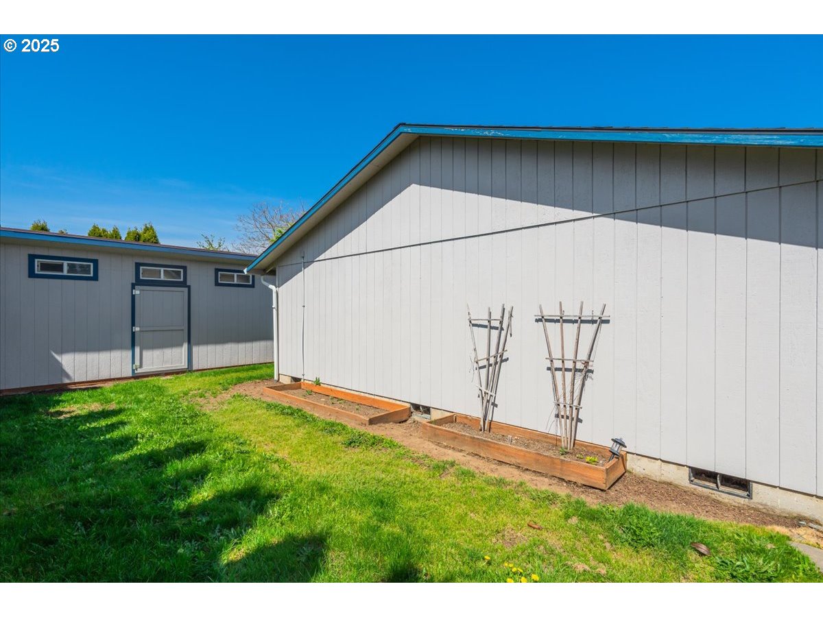 Molalla, Oregon 97038, United States, 2 Bedrooms Bedrooms, ,1 BathroomBathrooms,Residential,Pending,111212