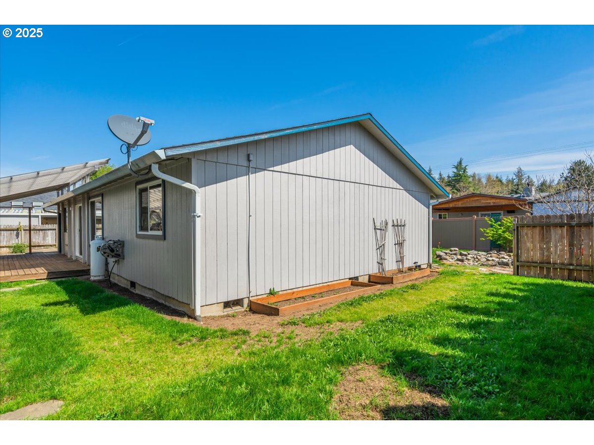 Molalla, Oregon 97038, United States, 2 Bedrooms Bedrooms, ,1 BathroomBathrooms,Residential,Pending,111212