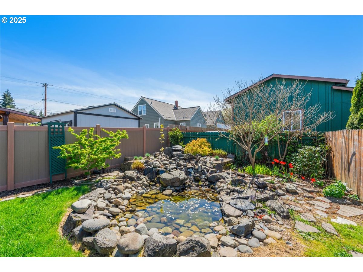 Molalla, Oregon 97038, United States, 2 Bedrooms Bedrooms, ,1 BathroomBathrooms,Residential,Pending,111212