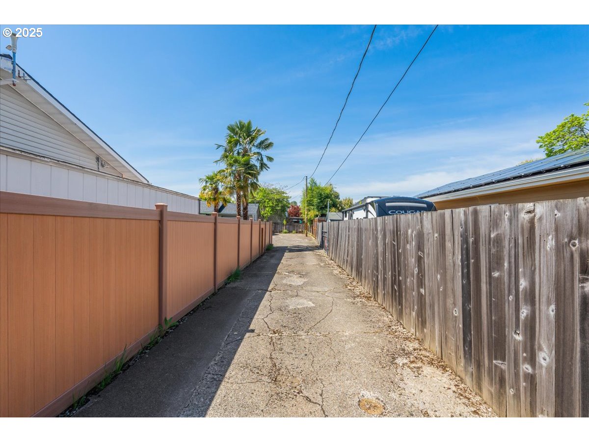 Molalla, Oregon 97038, United States, 2 Bedrooms Bedrooms, ,1 BathroomBathrooms,Residential,Pending,111212