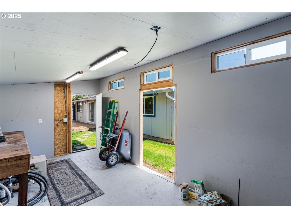 Molalla, Oregon 97038, United States, 2 Bedrooms Bedrooms, ,1 BathroomBathrooms,Residential,Pending,111212