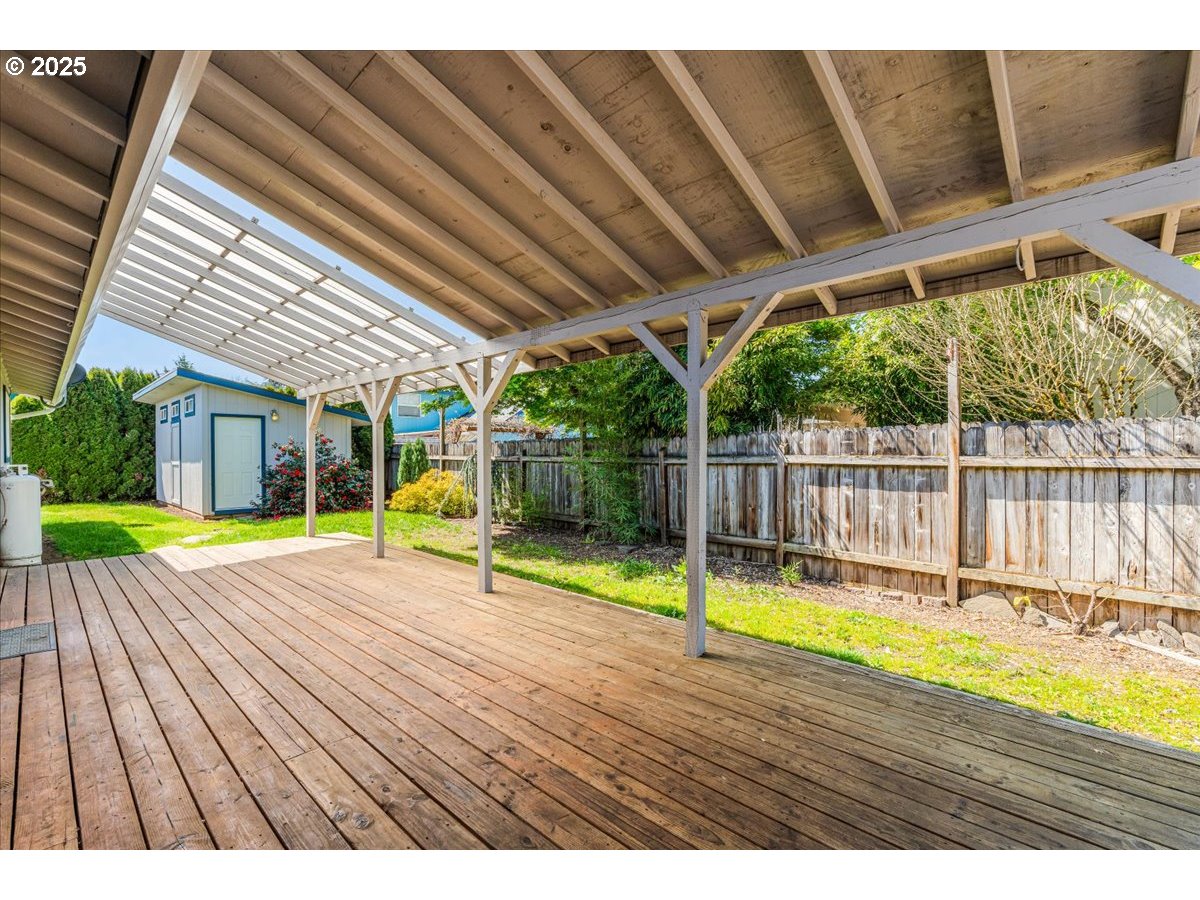 Molalla, Oregon 97038, United States, 2 Bedrooms Bedrooms, ,1 BathroomBathrooms,Residential,Pending,111212