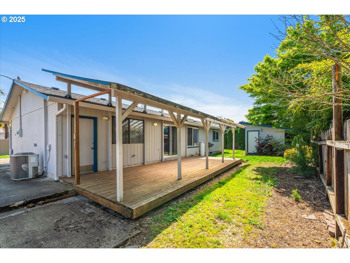 Molalla, Oregon 97038, United States, 2 Bedrooms Bedrooms, ,1 BathroomBathrooms,Residential,Pending,111212