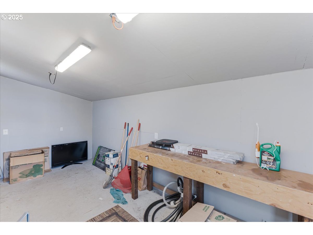 Molalla, Oregon 97038, United States, 2 Bedrooms Bedrooms, ,1 BathroomBathrooms,Residential,Pending,111212