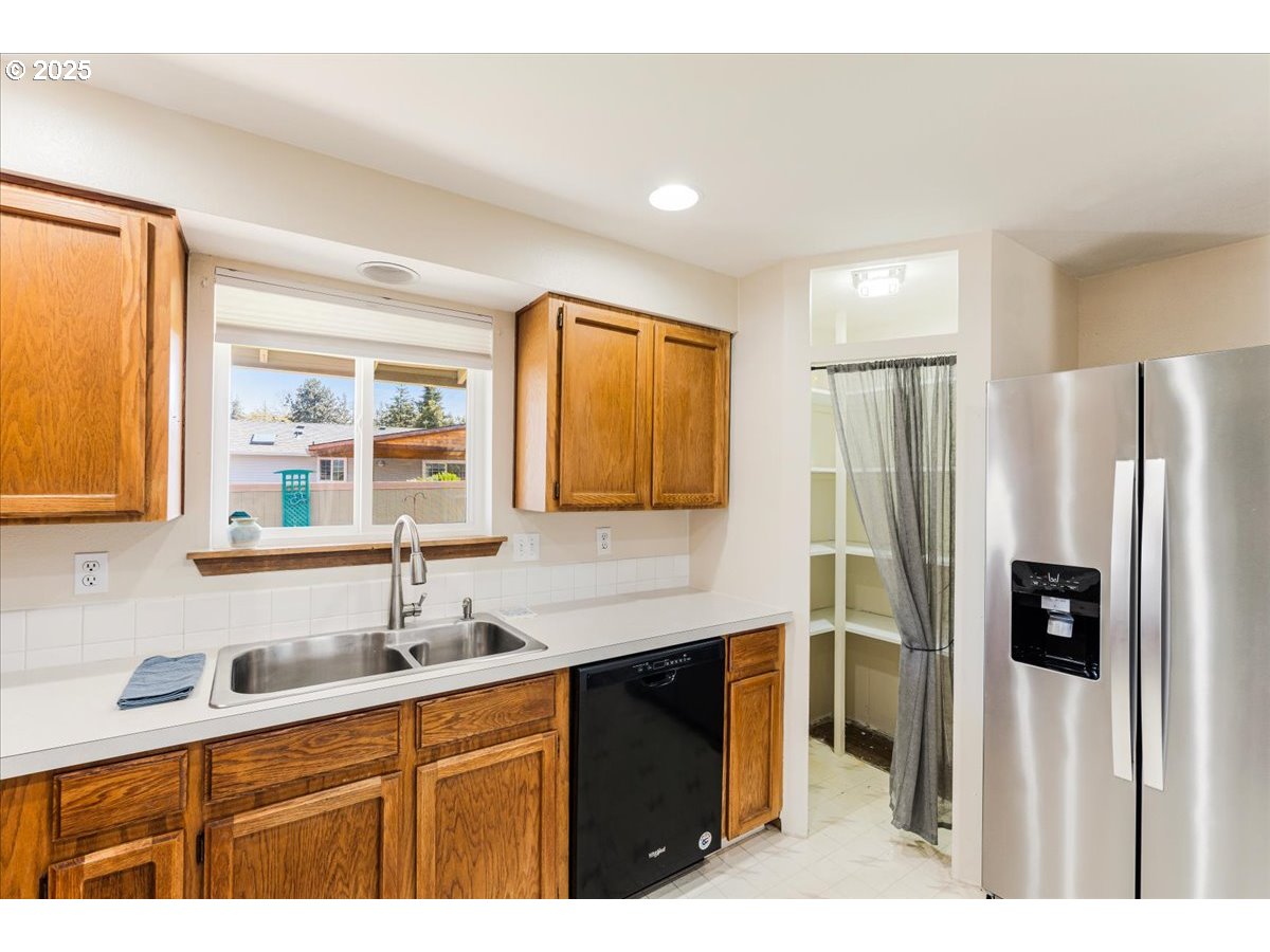 Molalla, Oregon 97038, United States, 2 Bedrooms Bedrooms, ,1 BathroomBathrooms,Residential,Pending,111212