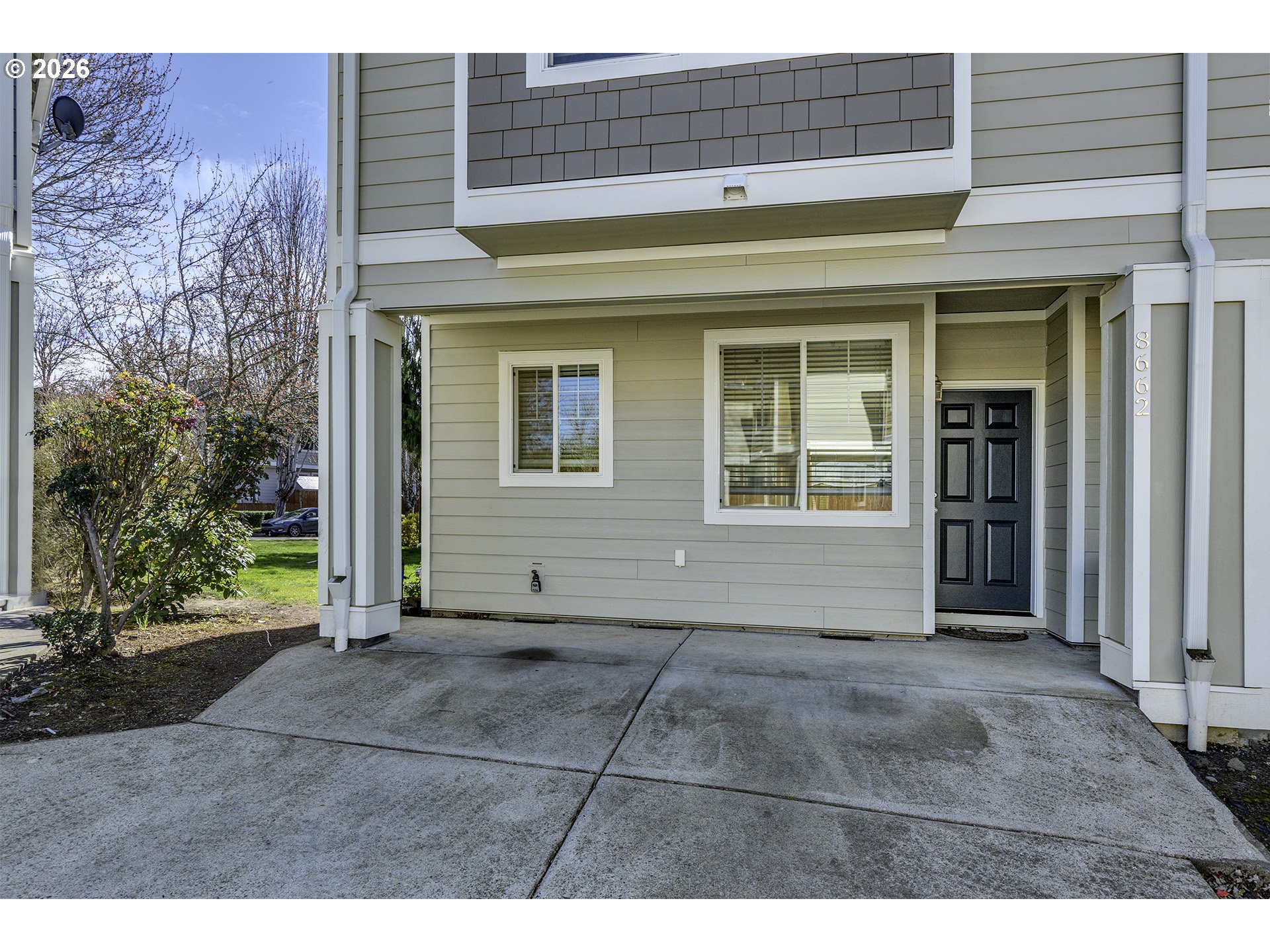 8662 NE HYDE PARK LN