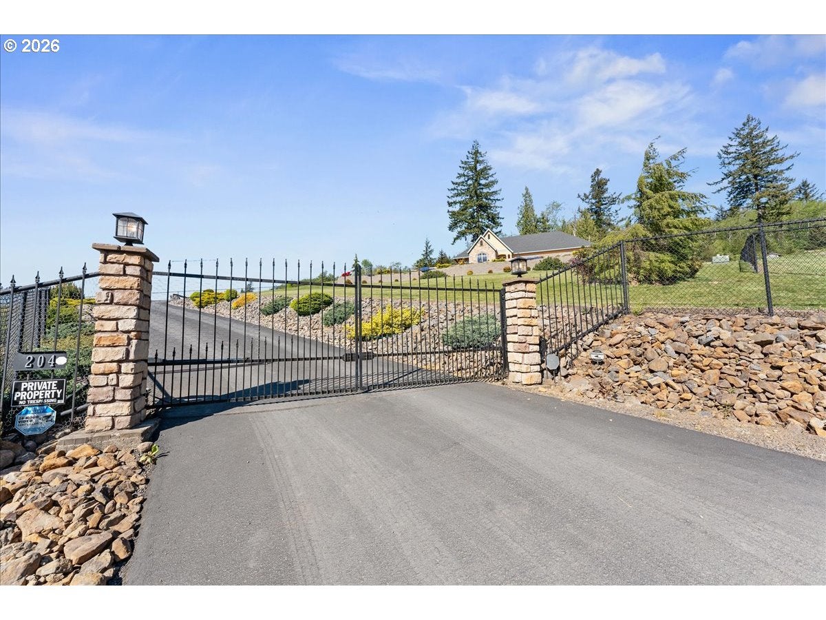 204 POWDER HILL DR