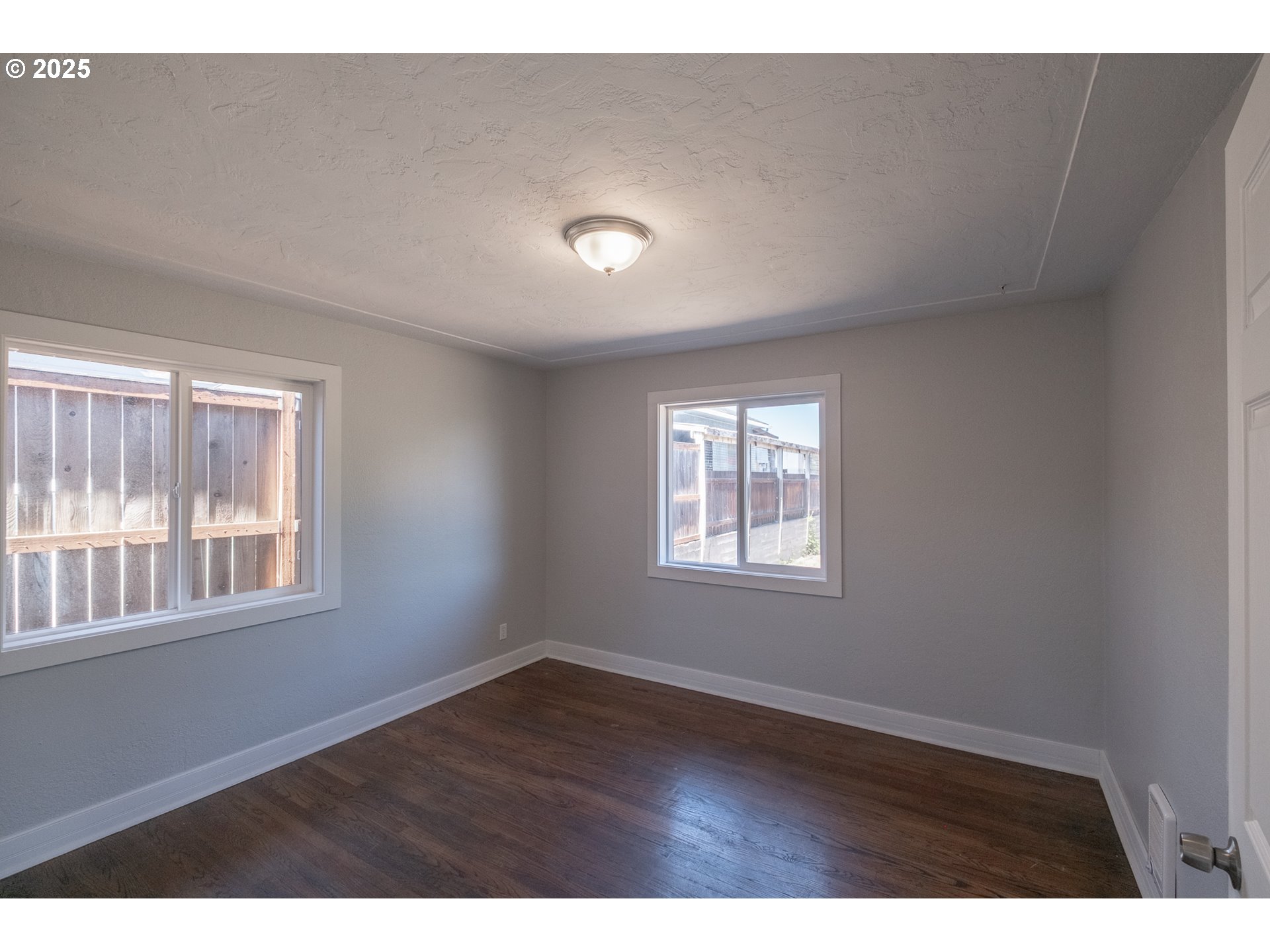 Salem, Oregon 97302, United States, 6 Bedrooms Bedrooms, ,2 BathroomsBathrooms,Residential,Pending,211624