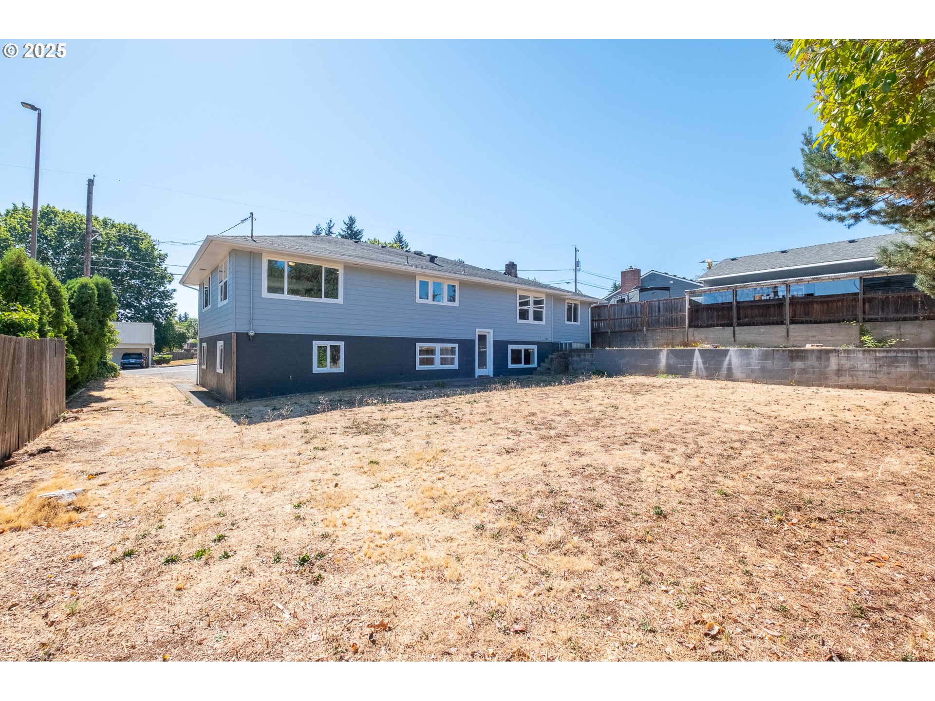 Salem, Oregon 97302, United States, 6 Bedrooms Bedrooms, ,2 BathroomsBathrooms,Residential,Pending,211624