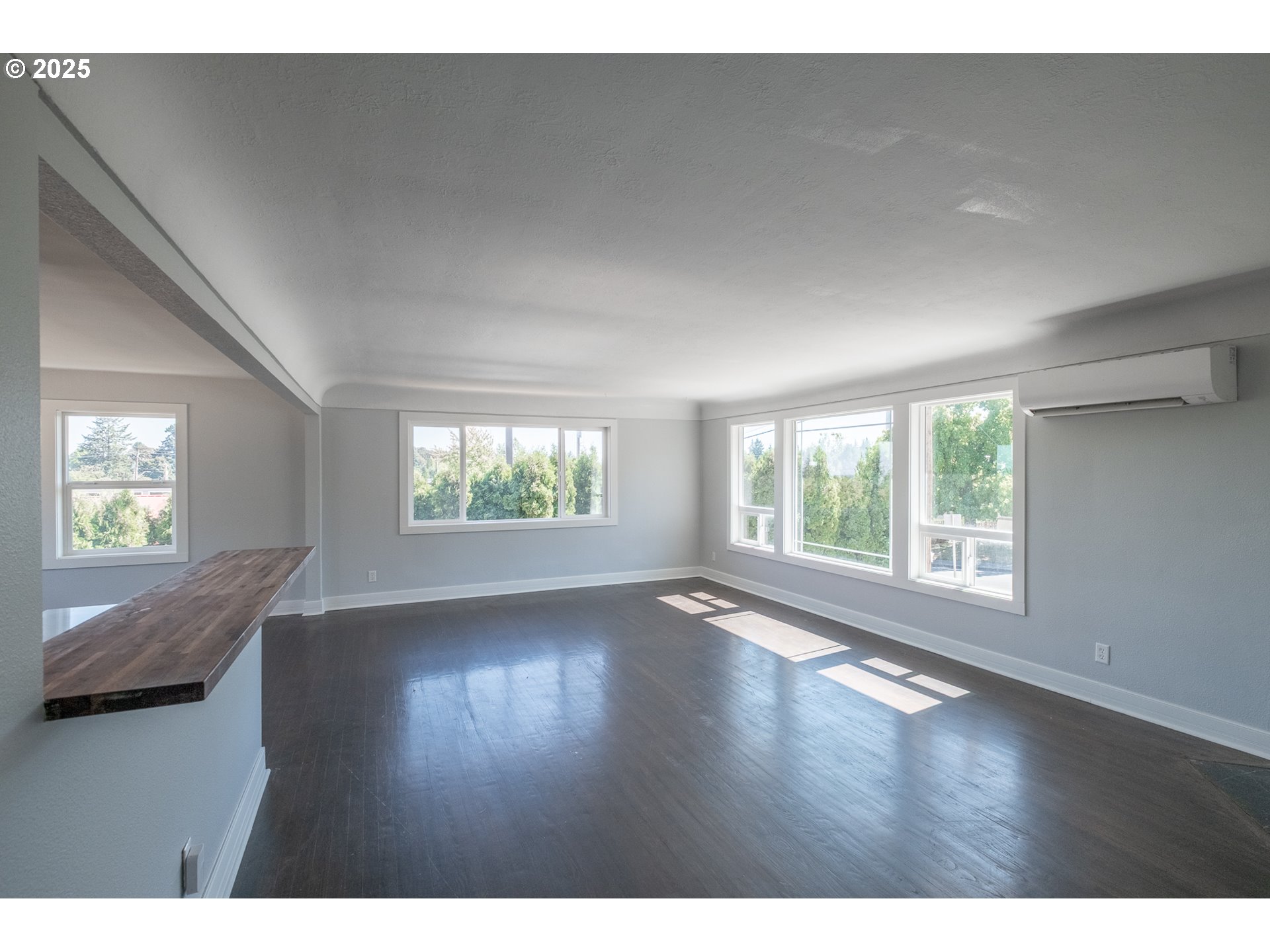 Salem, Oregon 97302, United States, 6 Bedrooms Bedrooms, ,2 BathroomsBathrooms,Residential,Pending,211624