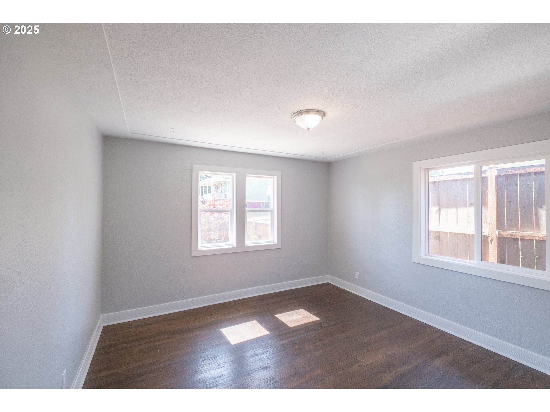 Salem, Oregon 97302, United States, 6 Bedrooms Bedrooms, ,2 BathroomsBathrooms,Residential,Pending,211624