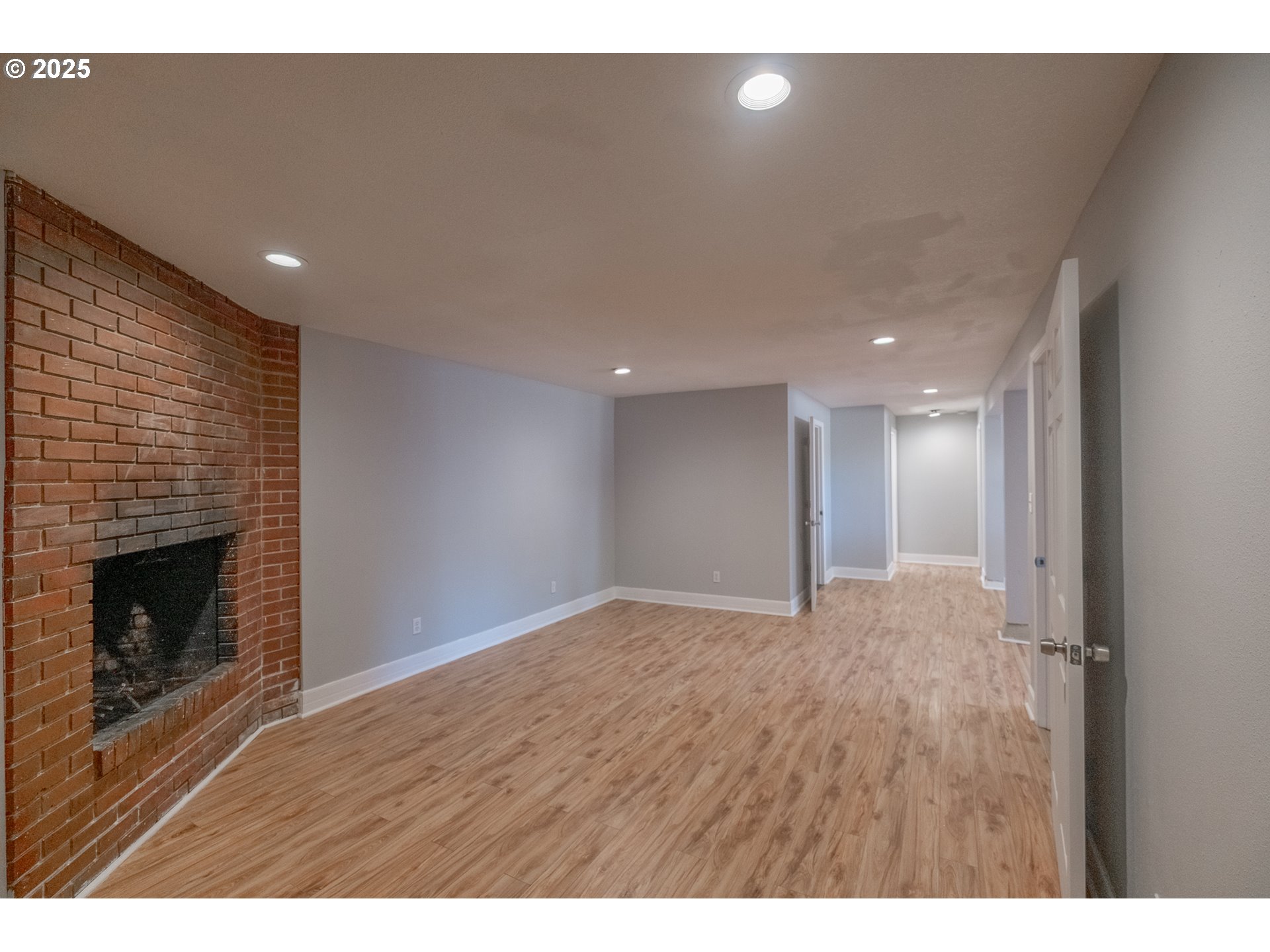 Salem, Oregon 97302, United States, 6 Bedrooms Bedrooms, ,2 BathroomsBathrooms,Residential,Pending,211624