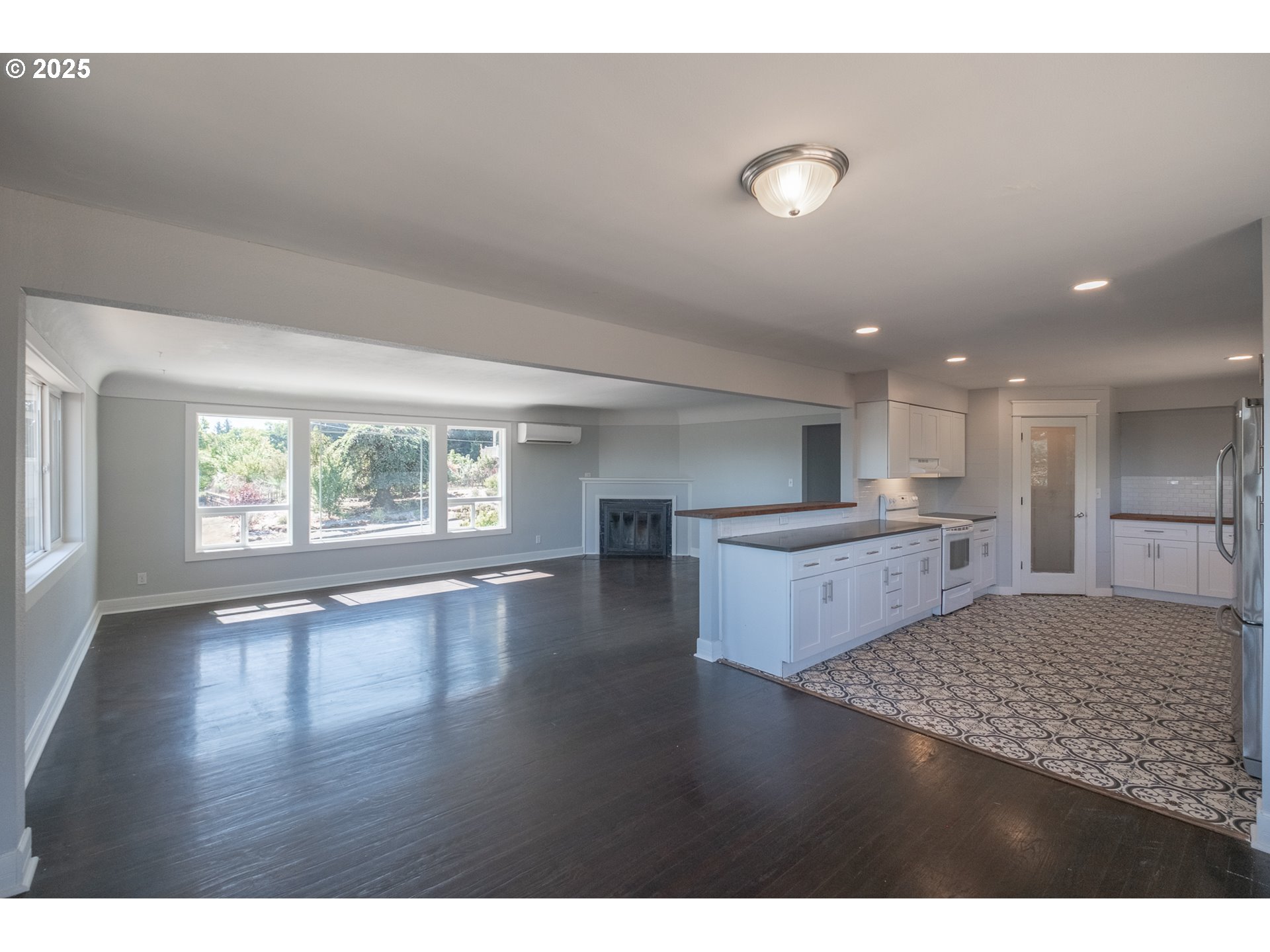 Salem, Oregon 97302, United States, 6 Bedrooms Bedrooms, ,2 BathroomsBathrooms,Residential,Pending,211624