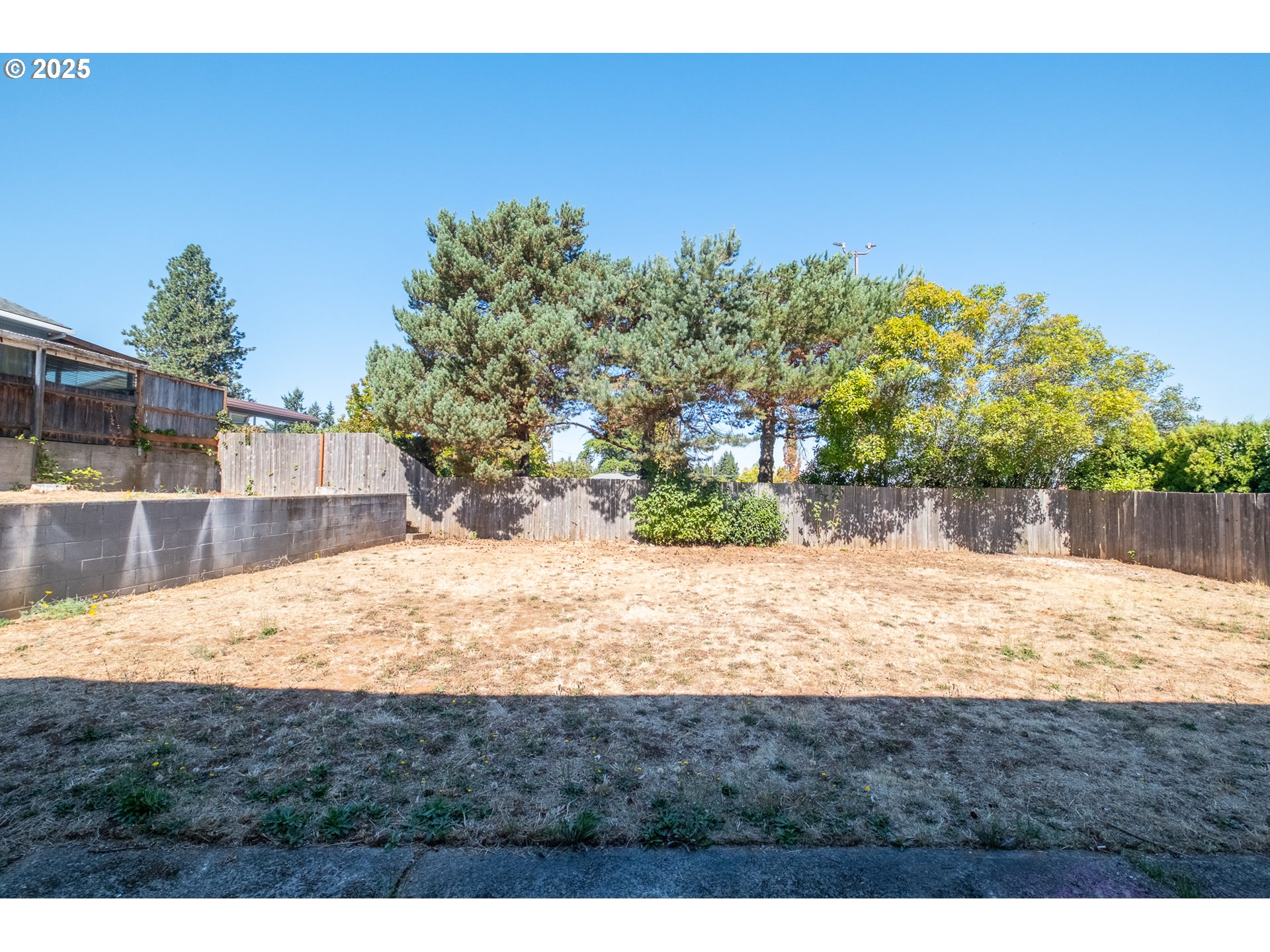 Salem, Oregon 97302, United States, 6 Bedrooms Bedrooms, ,2 BathroomsBathrooms,Residential,Pending,211624