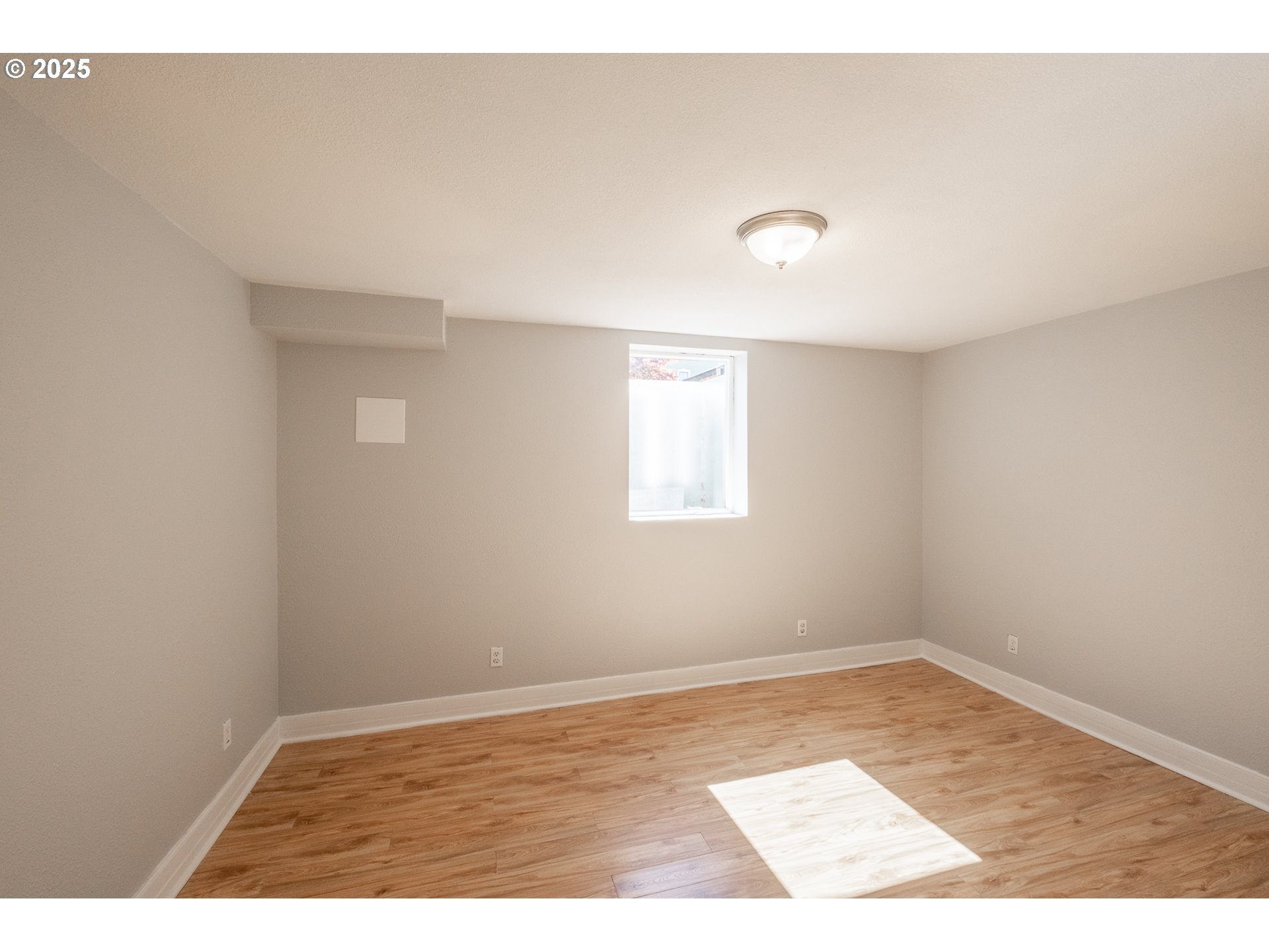 Salem, Oregon 97302, United States, 6 Bedrooms Bedrooms, ,2 BathroomsBathrooms,Residential,Pending,211624