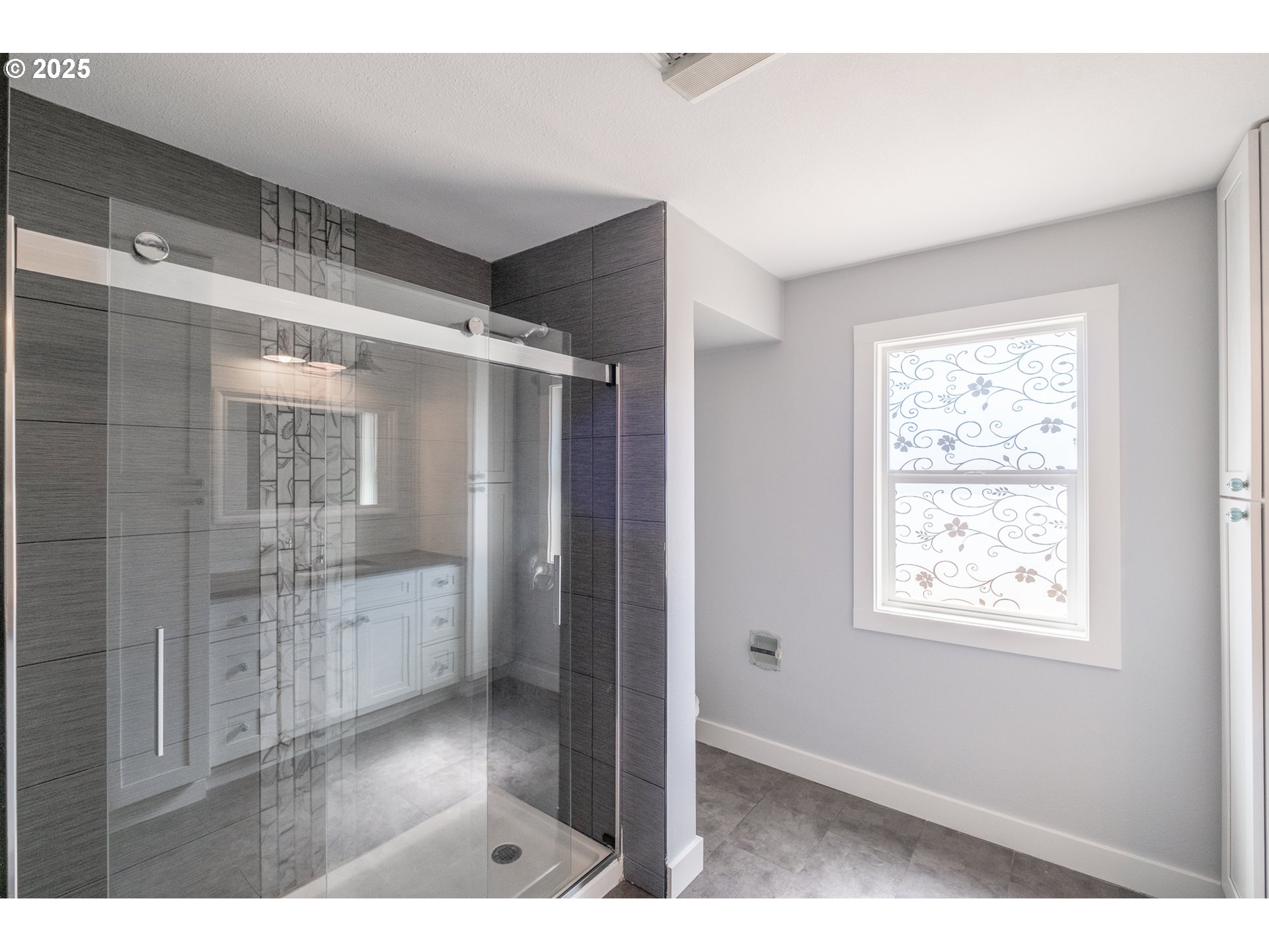 Salem, Oregon 97302, United States, 6 Bedrooms Bedrooms, ,2 BathroomsBathrooms,Residential,Pending,211624