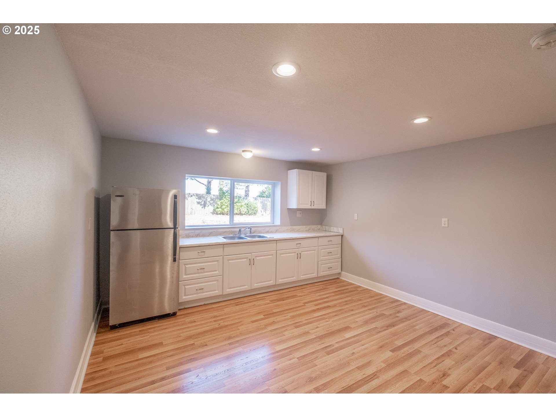 Salem, Oregon 97302, United States, 6 Bedrooms Bedrooms, ,2 BathroomsBathrooms,Residential,Pending,211624