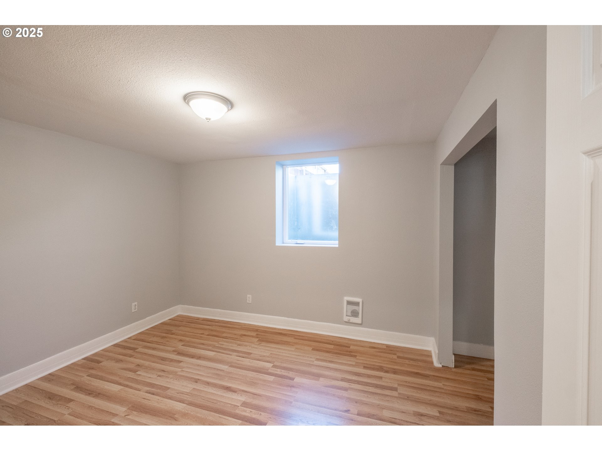 Salem, Oregon 97302, United States, 6 Bedrooms Bedrooms, ,2 BathroomsBathrooms,Residential,Pending,211624