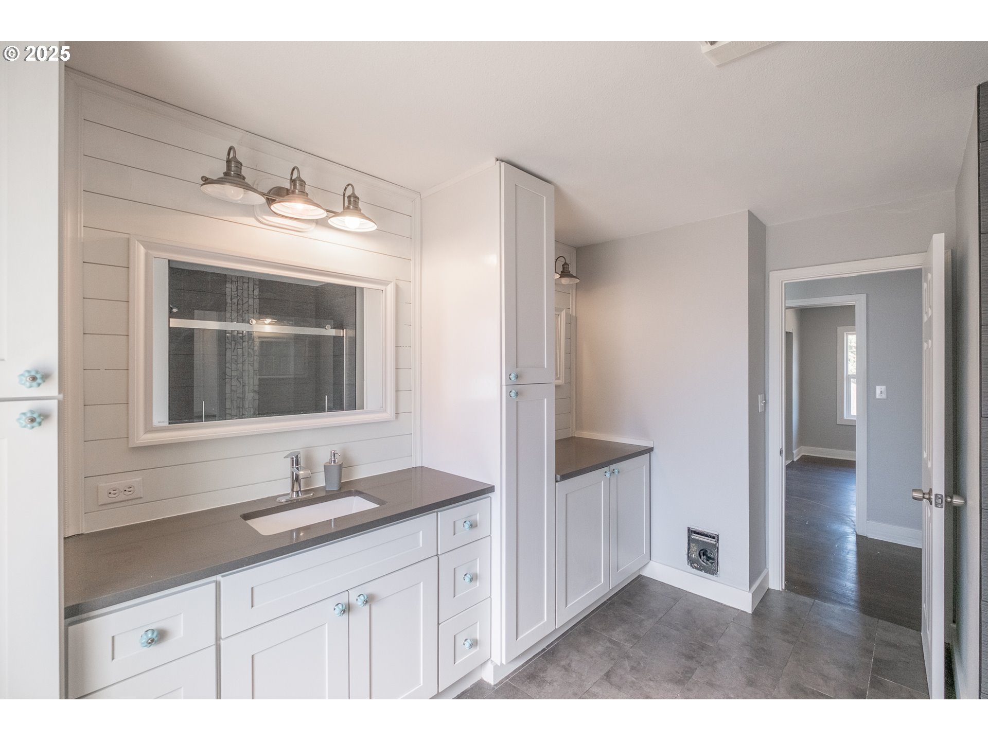 Salem, Oregon 97302, United States, 6 Bedrooms Bedrooms, ,2 BathroomsBathrooms,Residential,Pending,211624