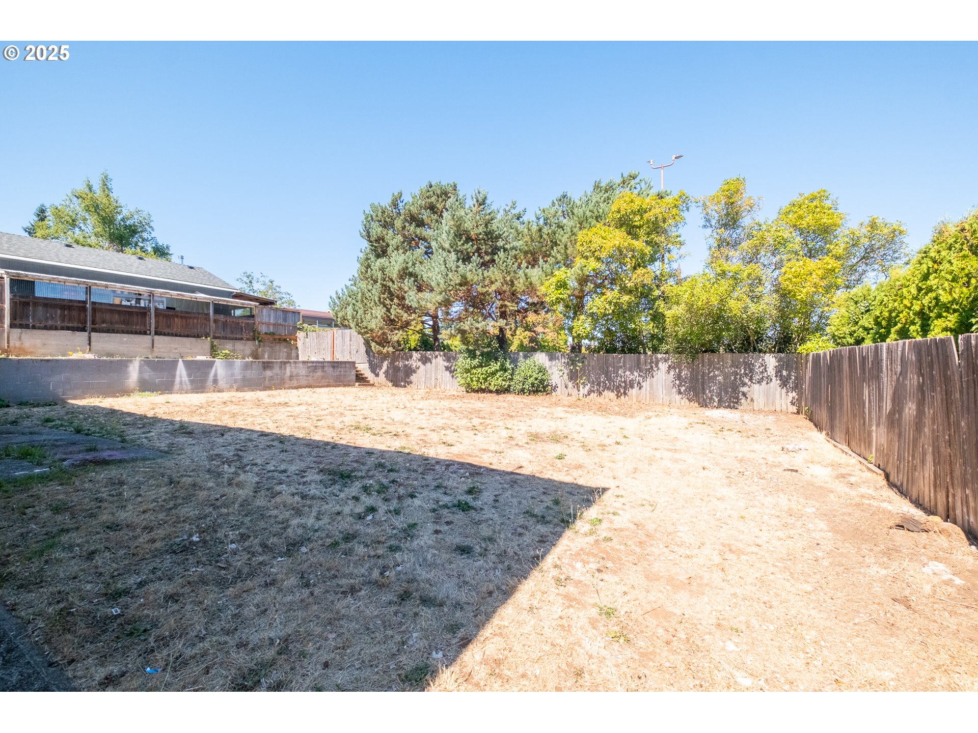 Salem, Oregon 97302, United States, 6 Bedrooms Bedrooms, ,2 BathroomsBathrooms,Residential,Pending,211624