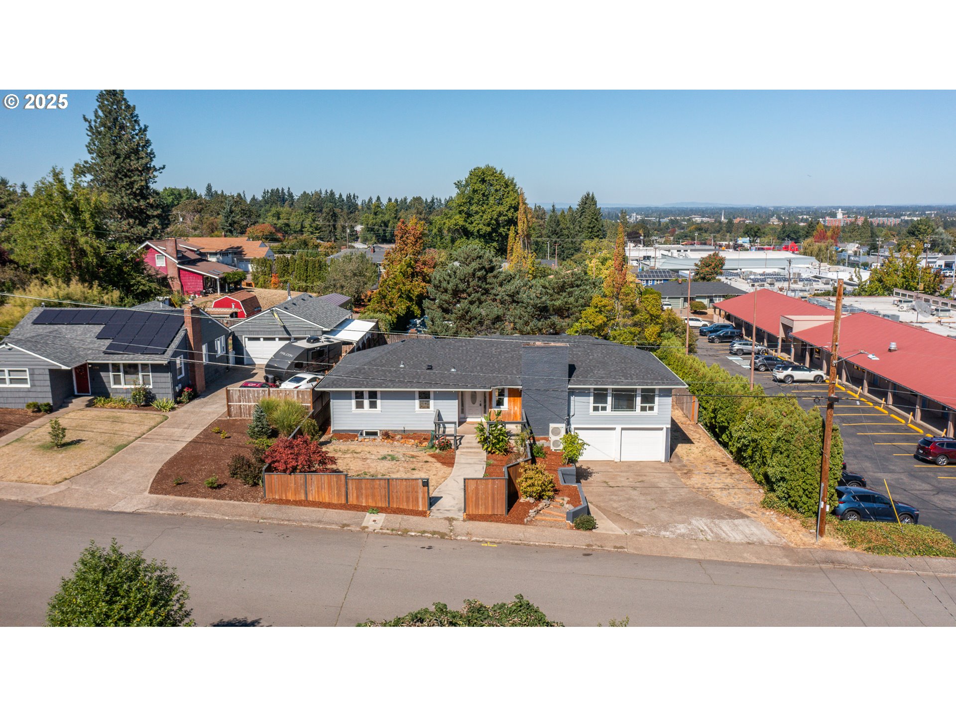 Salem, Oregon 97302, United States, 6 Bedrooms Bedrooms, ,2 BathroomsBathrooms,Residential,Pending,211624